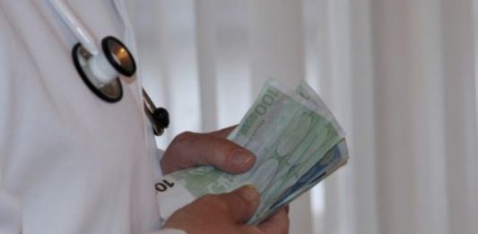 Στο εδώλιο έξι γιατροί