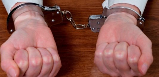 Συνελήφθη περιπτεράς στον Τύρναβο