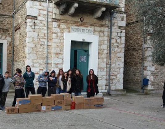 Προσφορά τροφίμων στο Κοινωνικό Παντοπωλείο