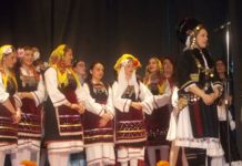 Αναβίωσαν έθιμα του Πάσχα  στο Δημοτικό θέατρο Τυρνάβου «ΜΑΞΙΜ»