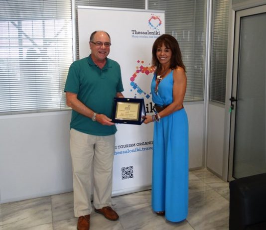 O Οργανισμός Τουρισμού Θεσσαλονίκης βράβευσε τον Αμερικανό δημοσιογράφο
