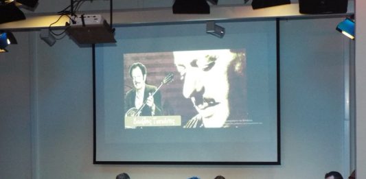 Κοσμοσυρροή και μελωδίες του Τσιτσάνη σε αφιέρωμα που διοργάνωσε το Μουσείο Τσιτσάνη